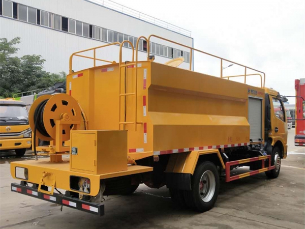 東風(fēng)大多利卡8噸高壓清洗車