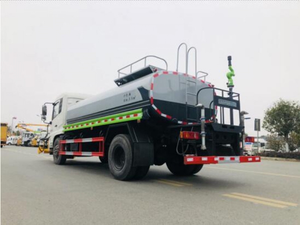 東風(fēng)天錦護欄清洗車