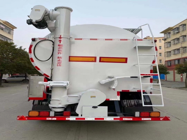 13米半掛65方飼料運(yùn)輸車(chē)