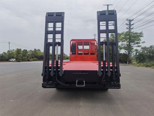 國(guó)六東風(fēng)天龍前四后八平板運(yùn)輸車，挖機(jī)拖車價(jià)格