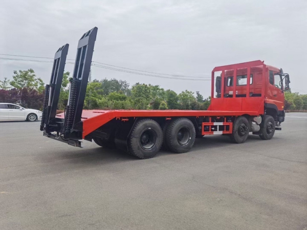 國(guó)六東風(fēng)天龍前四后八平板運(yùn)輸車，挖機(jī)拖車價(jià)格