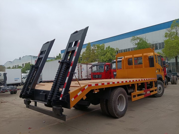 國六重汽豪沃單橋平板運(yùn)輸車