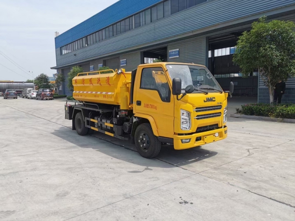 江鈴順達(dá)5方清洗吸污車,地下室專用