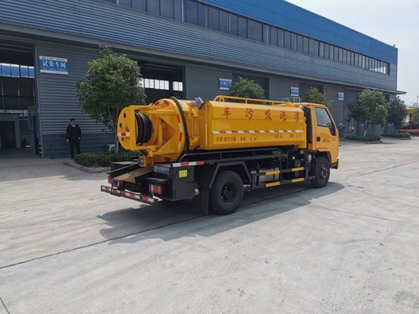 江鈴順達(dá)5方清洗吸污車,地下室專用