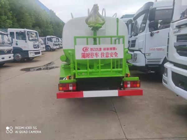 福田小卡5噸藍(lán)牌灑水車(chē)