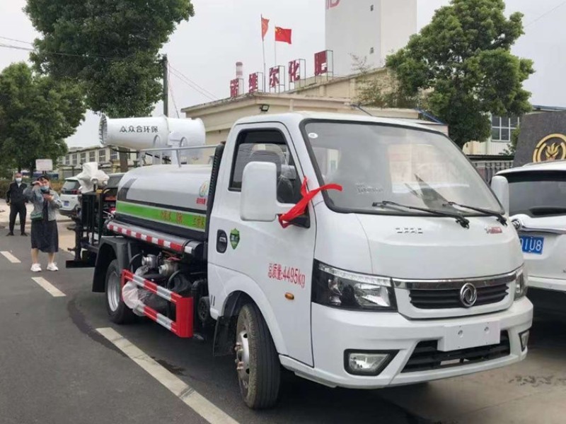 東風(fēng)途逸藍(lán)牌灑水車