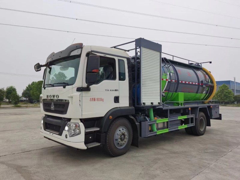 重汽豪沃15方清洗吸污車