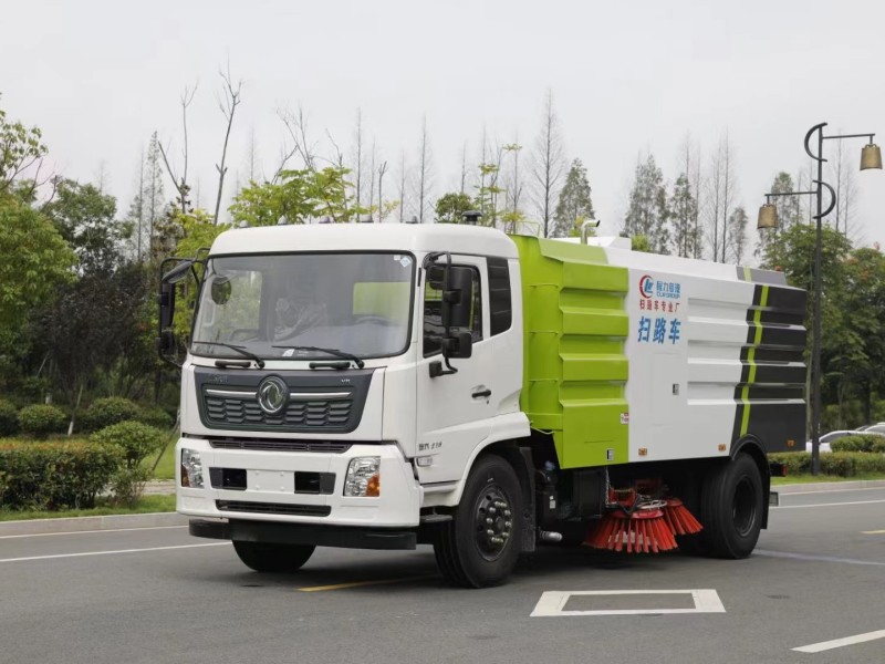 東風(fēng)天錦掃路車（4方水罐8方塵罐）