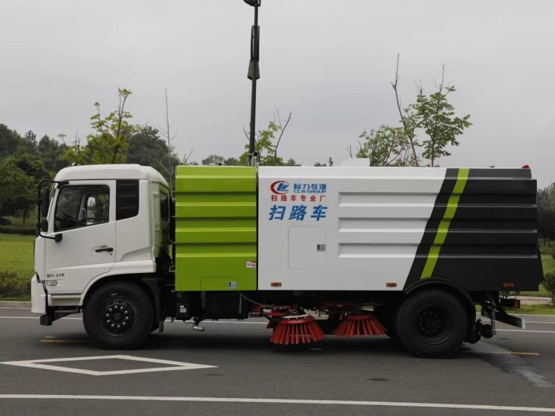 東風(fēng)天錦掃路車（4方水罐8方塵罐）