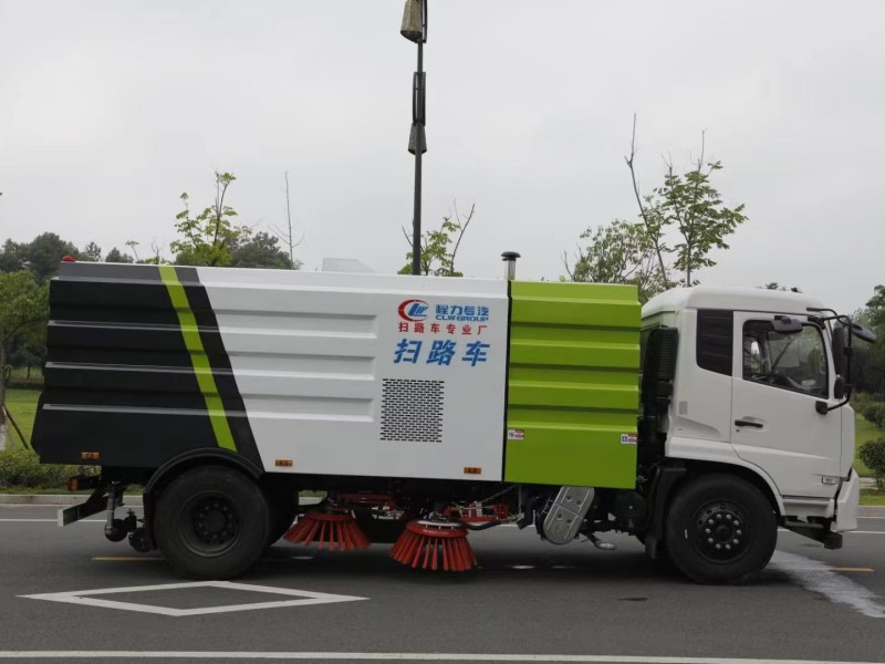 東風(fēng)天錦掃路車（4方水罐8方塵罐）