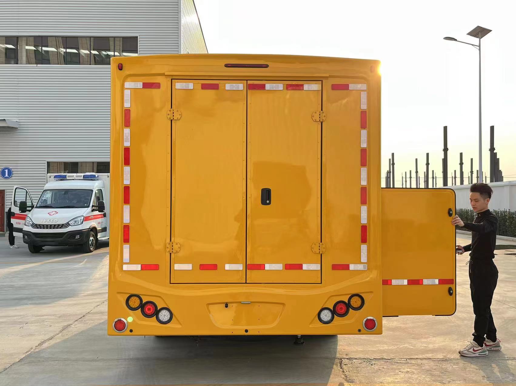 依維柯移動(dòng)儲(chǔ)能電源車